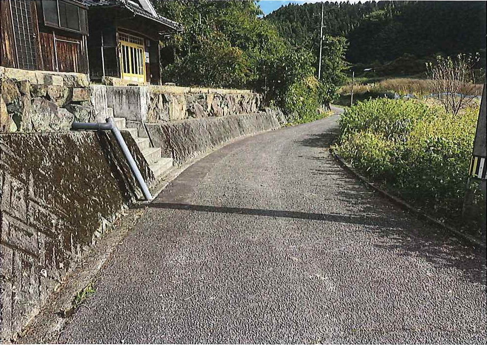 Mur de pierre de soutènement et drain de drainage