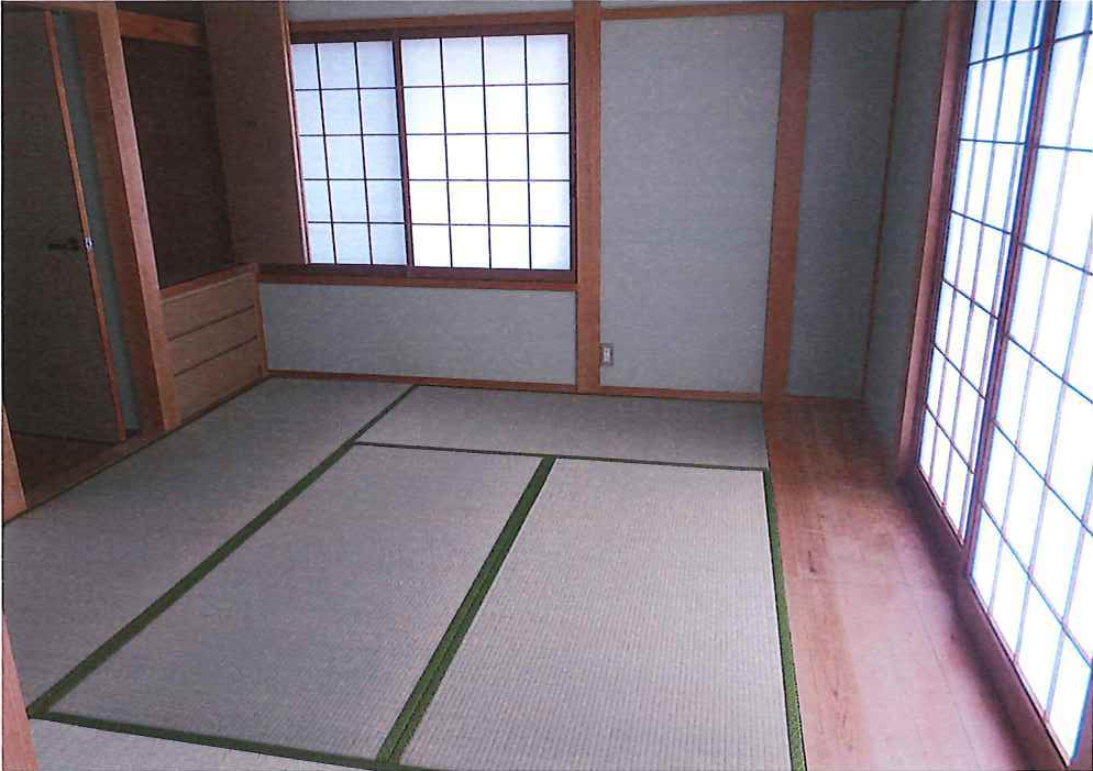 Chambre japonaise de l'Est (6 tatamis) côté fenêtre