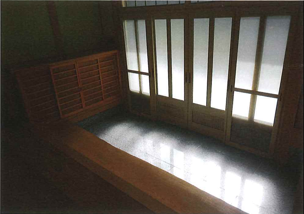 Vestibule d'entrée (Genkan) et meuble à chaussures