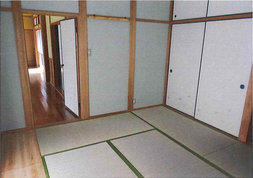 Chambre japonaise (6 tatamis) et ouverture sur couloir